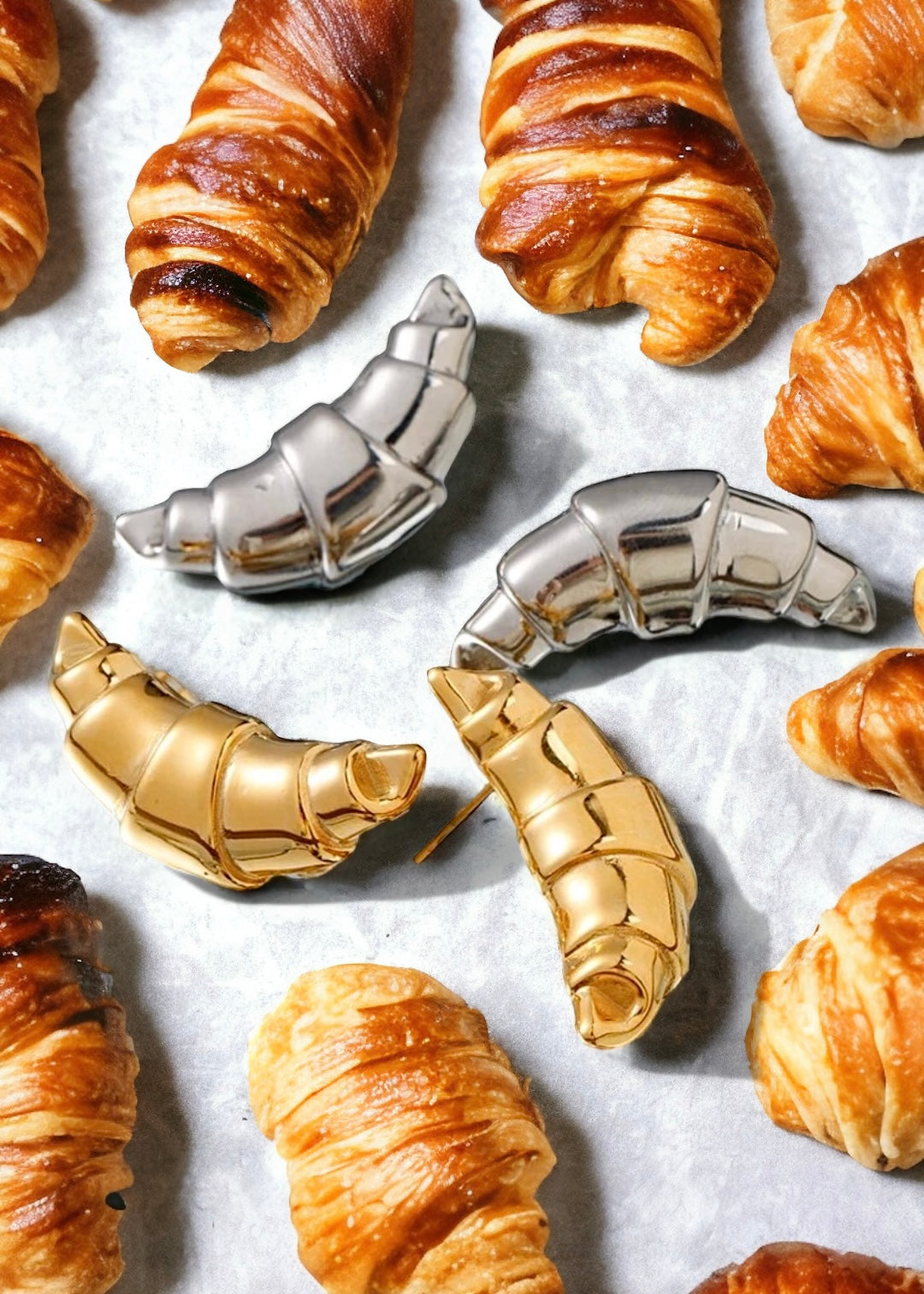 LES CROISSANTS WHITE GOLD ￼￼